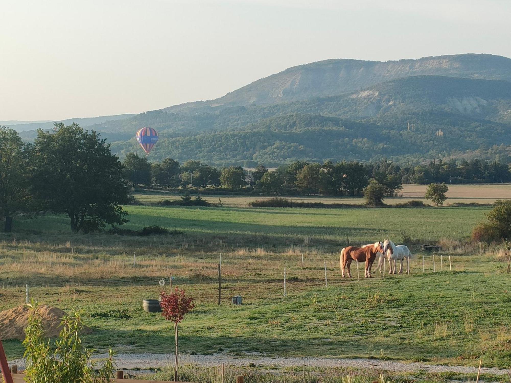 Gite A La Ferme Ongles Exterior photo